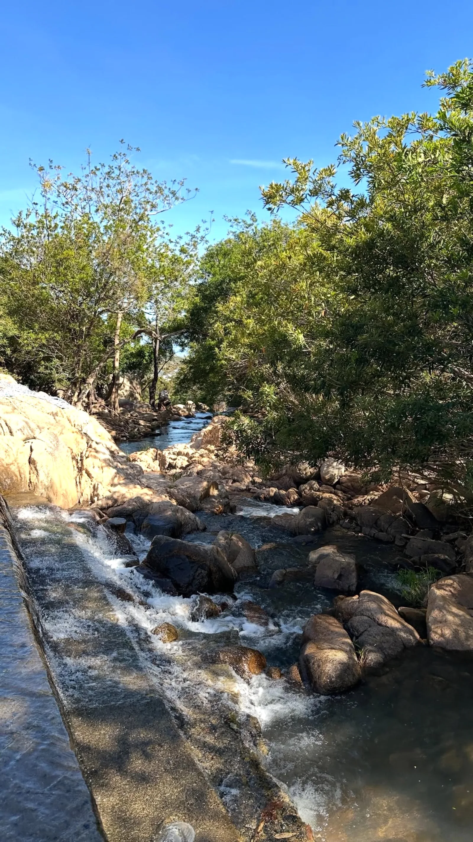 Sân bay Cam Ranh đi Vĩnh Hy bao nhiêu km? Kinh nghiệm di chuyển dễ hiểu cho người đi lần đầu