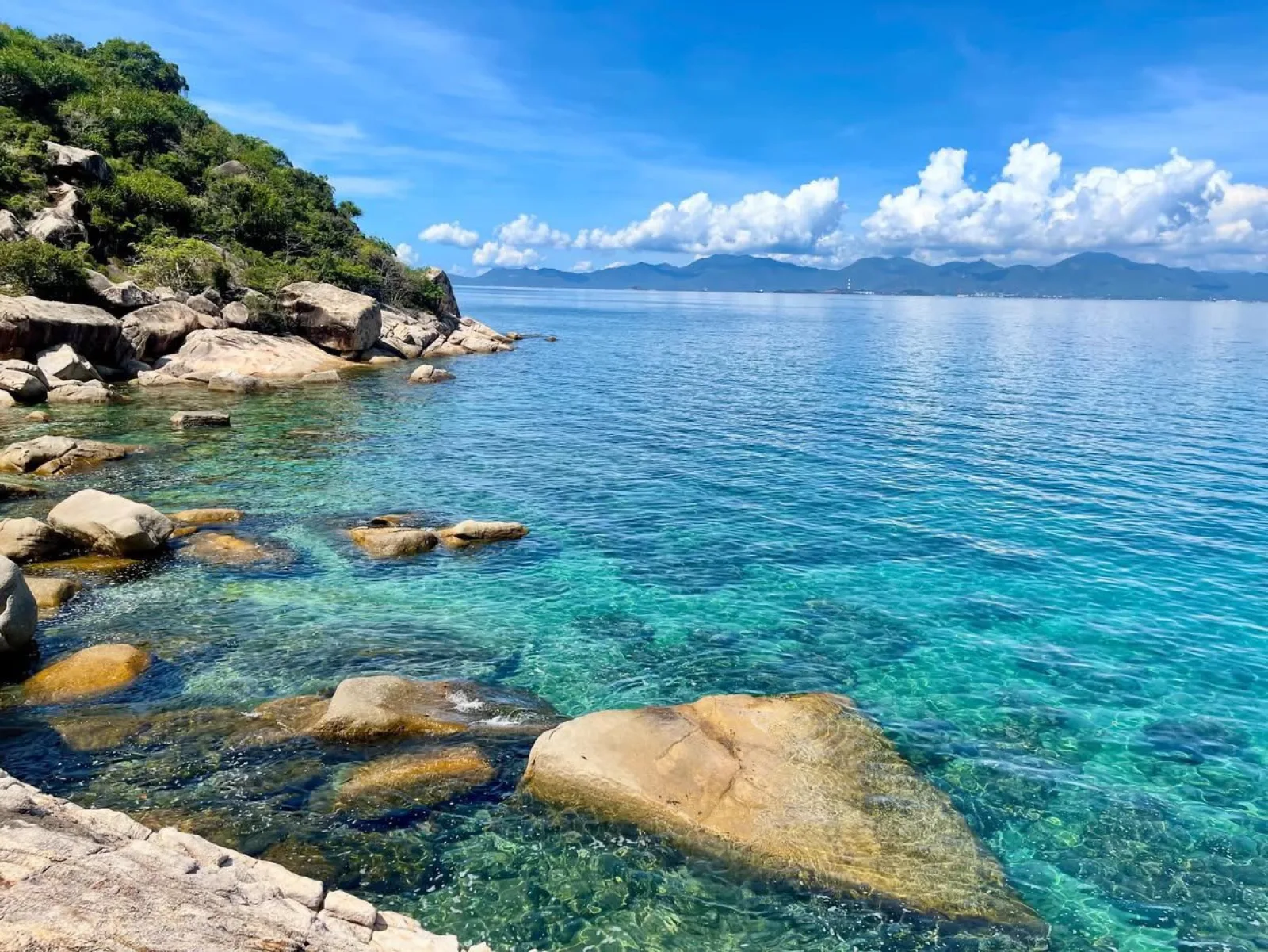 Sân bay Cam Ranh đi Vĩnh Hy bao nhiêu km? Kinh nghiệm di chuyển dễ hiểu cho người đi lần đầu
