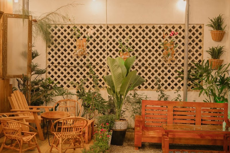 Tiệm Cà Phê Căn Nhà Gỗ