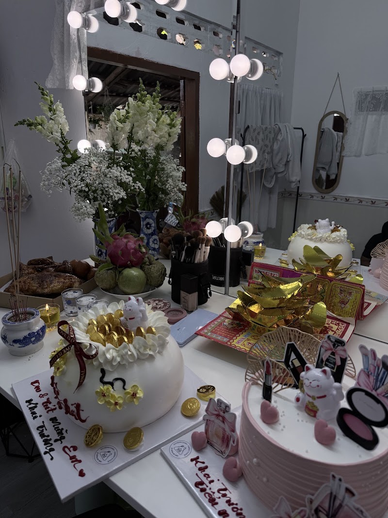 Tiệm Makeup Núp Hẻm
