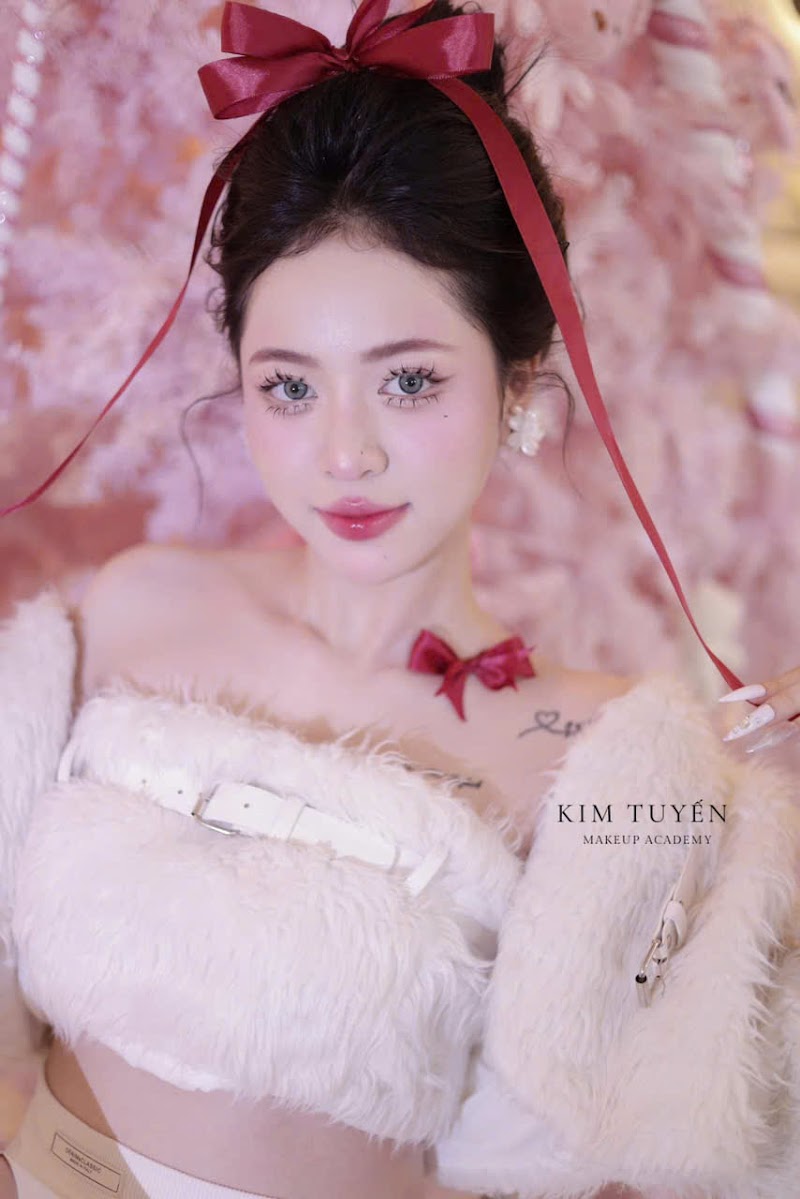 Kim Tuyến makeup & Bridal
