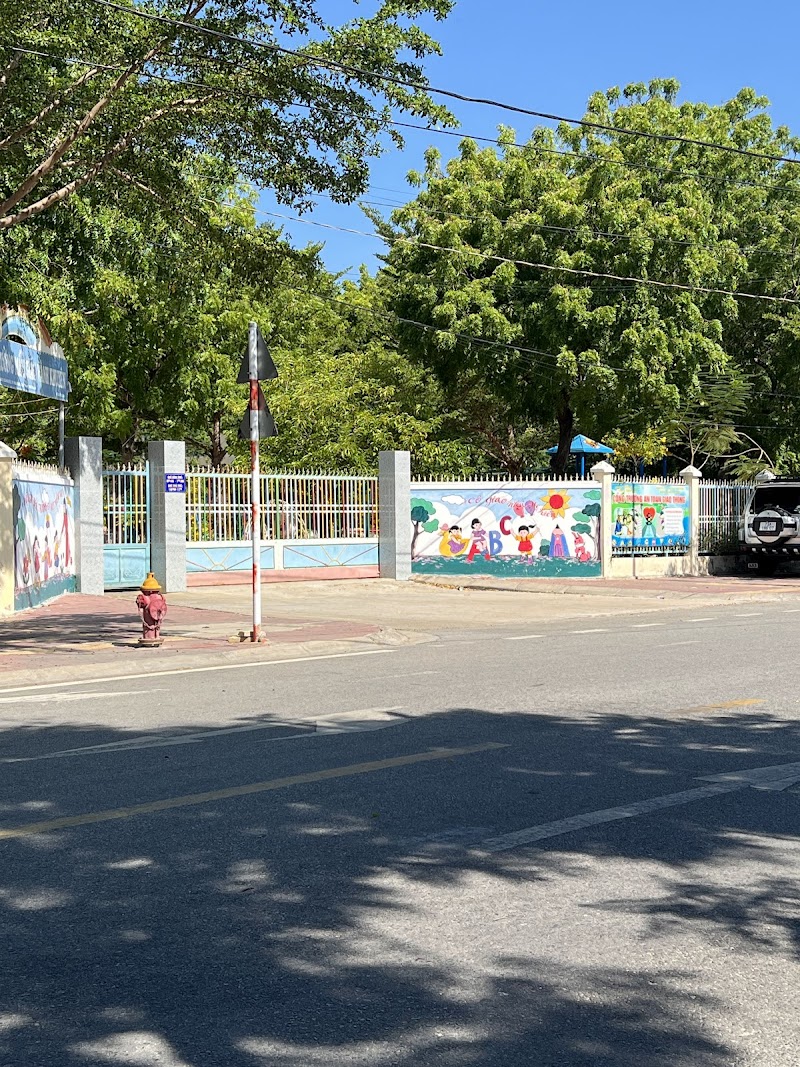 Trường Mẫu Giáo Vành Khuyên (Preschool)